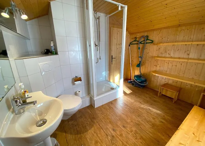 Alis - Grosses Chalet, Nahe Sportarena Und Skilift, Bis 9 Personen Leukerbad